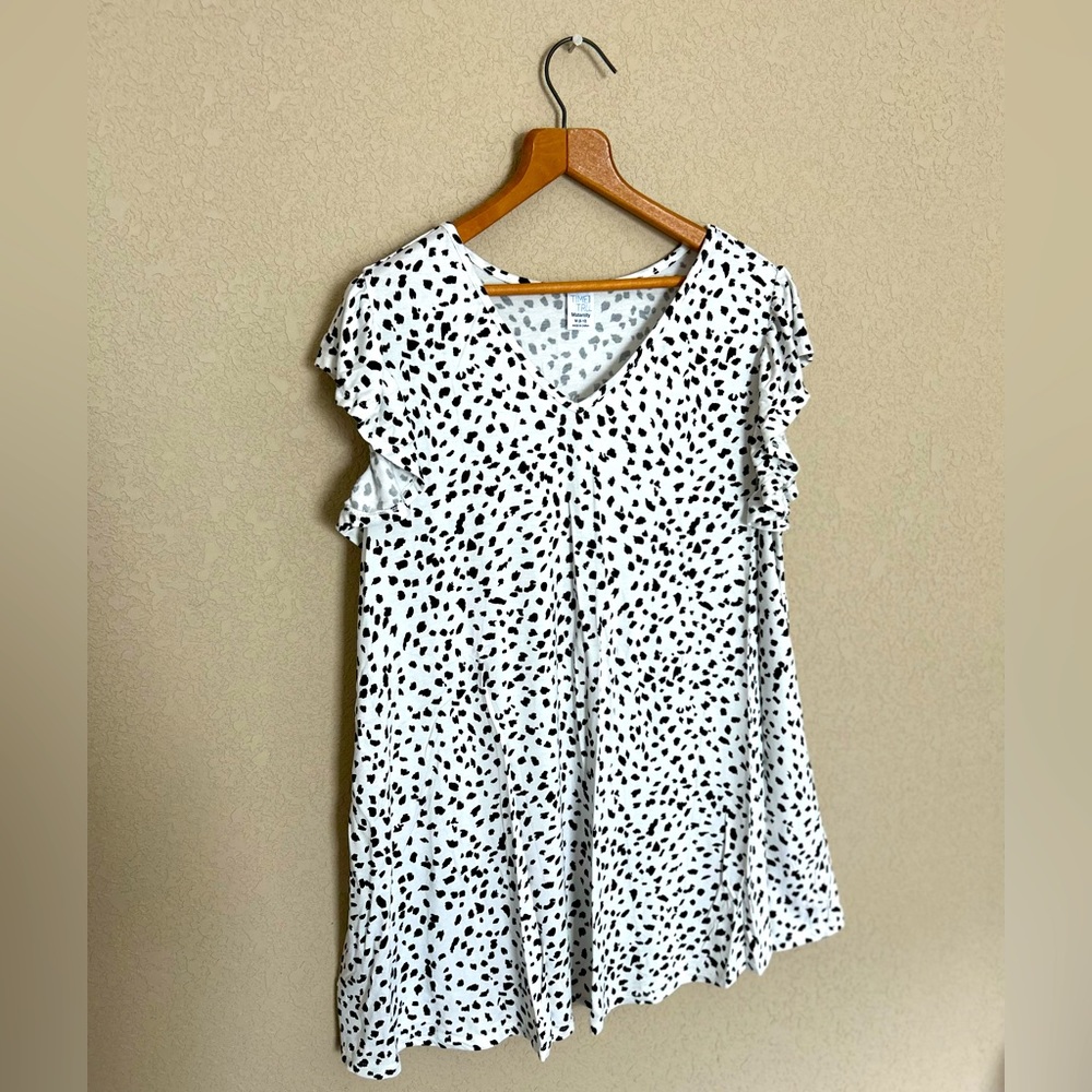 Light weight maternity blouse. Stretchy material and very comfortable.